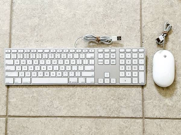 Set of Apple USB Ultra-Thin Aluminum Keyboard A1243 + USB Mouse A1152