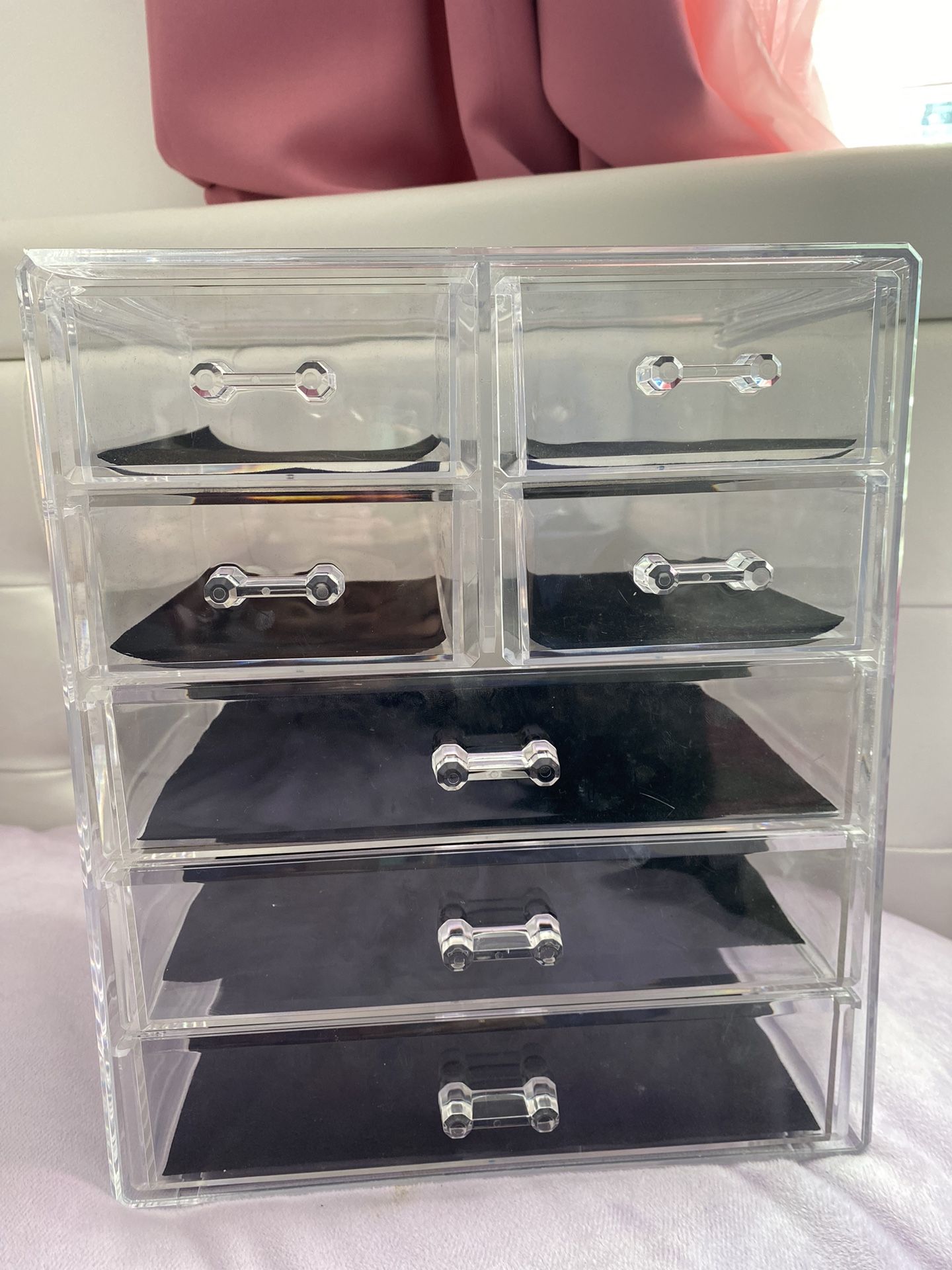 makeup organizer