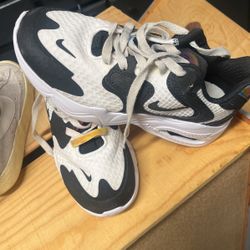 NIKE AIRMAX Size 5 