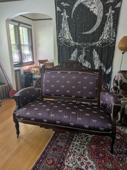 Victorian Couch - Eastlake style settee