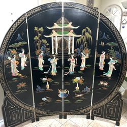 6ft  Tall Black Lacquer Round  Room Divider  Royal Ladies Excellent Condition.      No Delivery Pls 