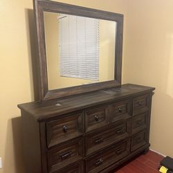 Hard Wood Drawer With mirror.