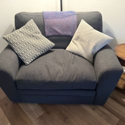 Living Spaces 55” Love Seat - $450 OBO