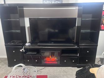 Entertainment center