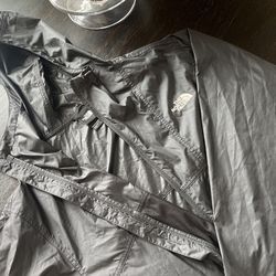 Men’s Size Small (Runs Bigger Tho) NorthFace Windbreaker