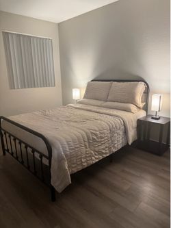 Full Size Metal Bed Frame Set with 2 Nightstands & Lamps – Excellent Condition