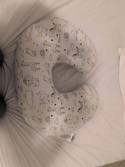 Feeding Pillow With Free Unopened Feeding Bottle