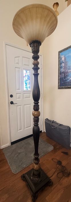 Ornamental free standing lamp