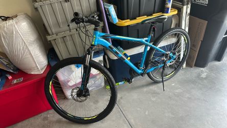 GT Aggressor Pro Mountain Bike,24 Gears,large,No Rain,snow.Display Model