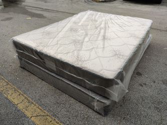 NEW MATTRESS QUEEN SIZE PLUSH WITH BOX SPRING