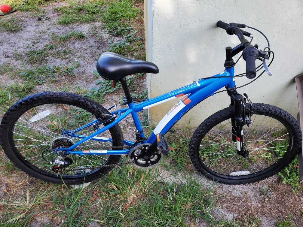 black and white cycling jersey