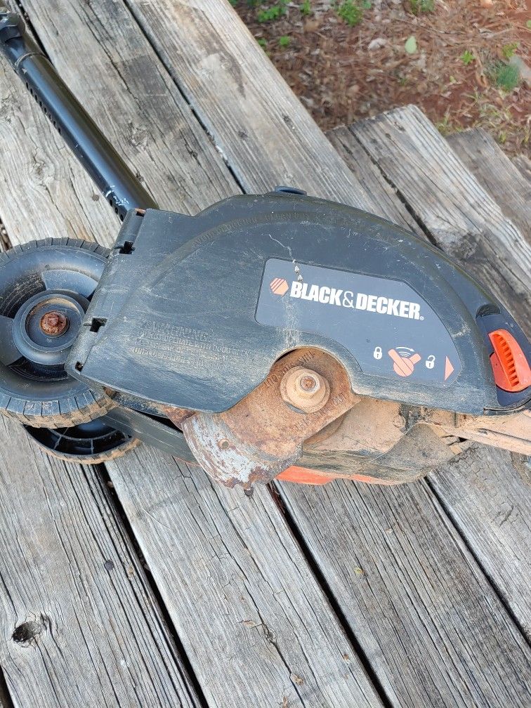 Black & Decker 7.5 in. 12-Amp Corded Electric Lawn Edger/Trencher