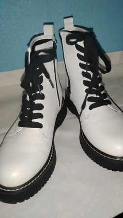 Madden Girl KURRT Combat Boots Womens 8M - White / Black Lug Sole - White Paris