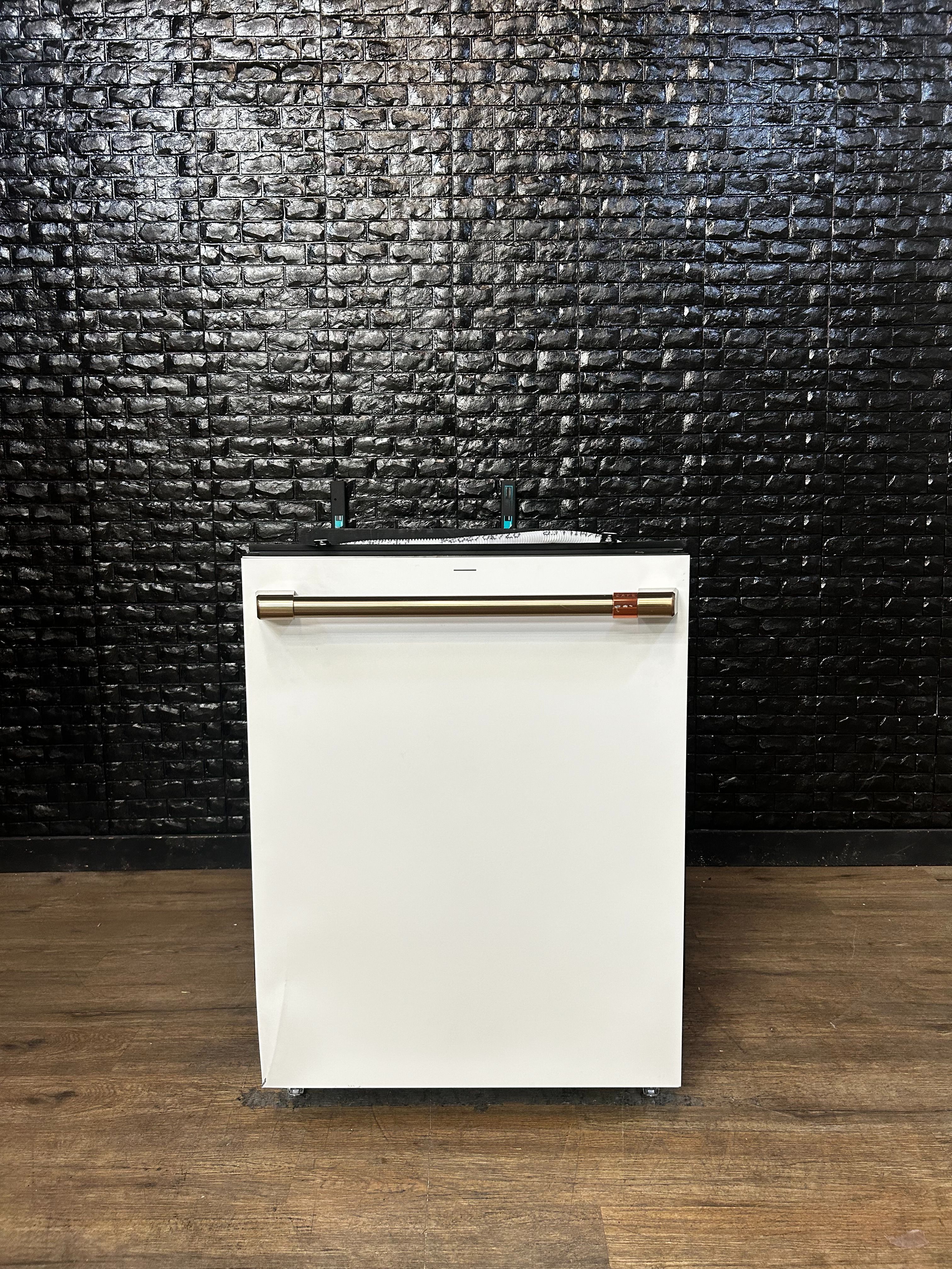 GE CAFE DISHWASHER w/WARRANTY! R2326A