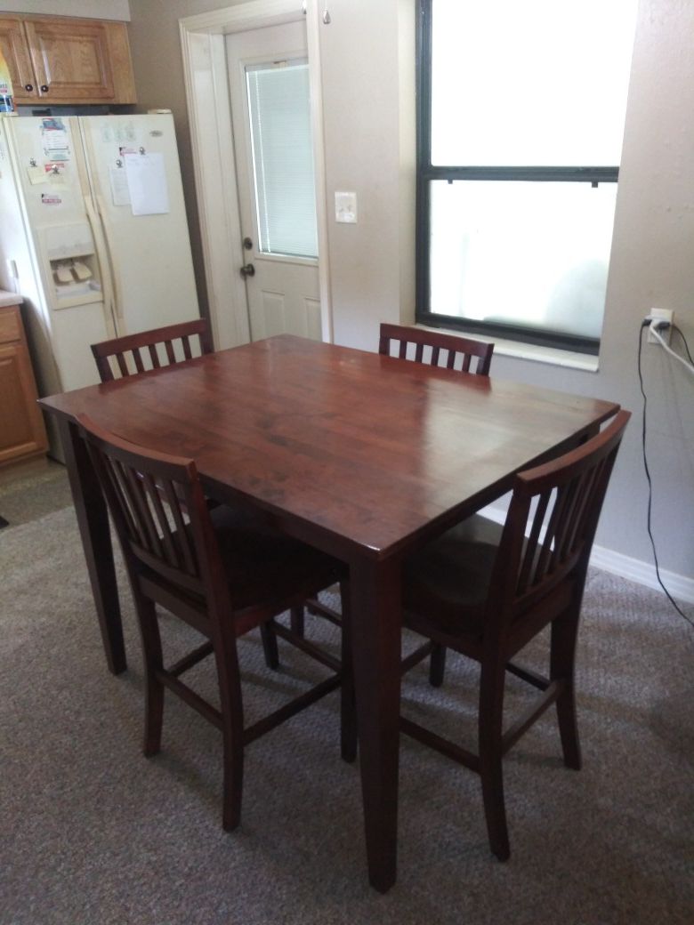 Kitchen Table w/4 chairs