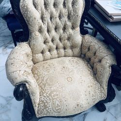 Accent Chairs 