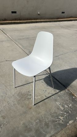 Article white chairs x4