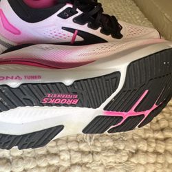 Brooks Glycerin 23 GTS Running Shoes 7.5 Women’s 