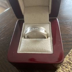 14K. White Gold &. Diamond. Ring 