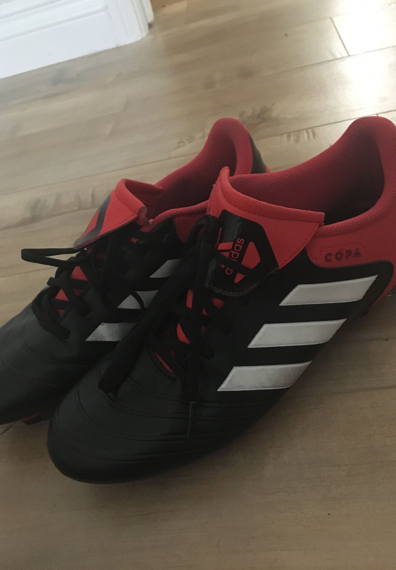 Soccer shoes