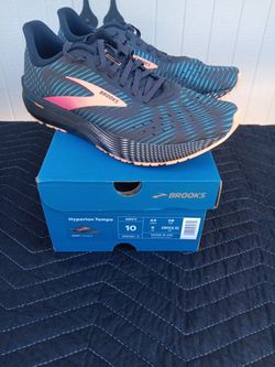 Mens Brooks size 10