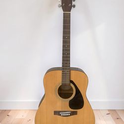 YAMAHA Acoustic Guitar / Excellent Condition