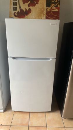 FRIGIDAIRE ALMOST NEW 30”W