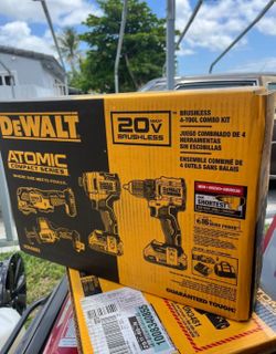 DeWalt ATOMIC Cordless Brushless Combo Kit (4-Tool) with (2) 2.0Ah Batteries 20-Volt Lithium-Ion, Charger and Bag