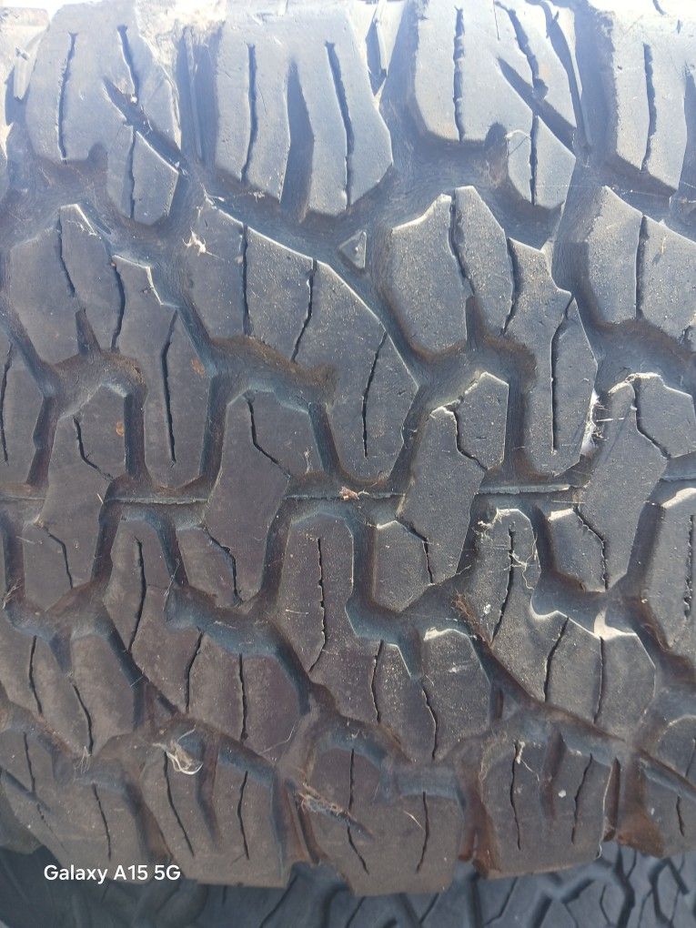 35x12.50R17 Bfgoodrich Ko2 Tires (2)