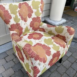 🌼 Accent Armchair – Floral Print – Good Condition!