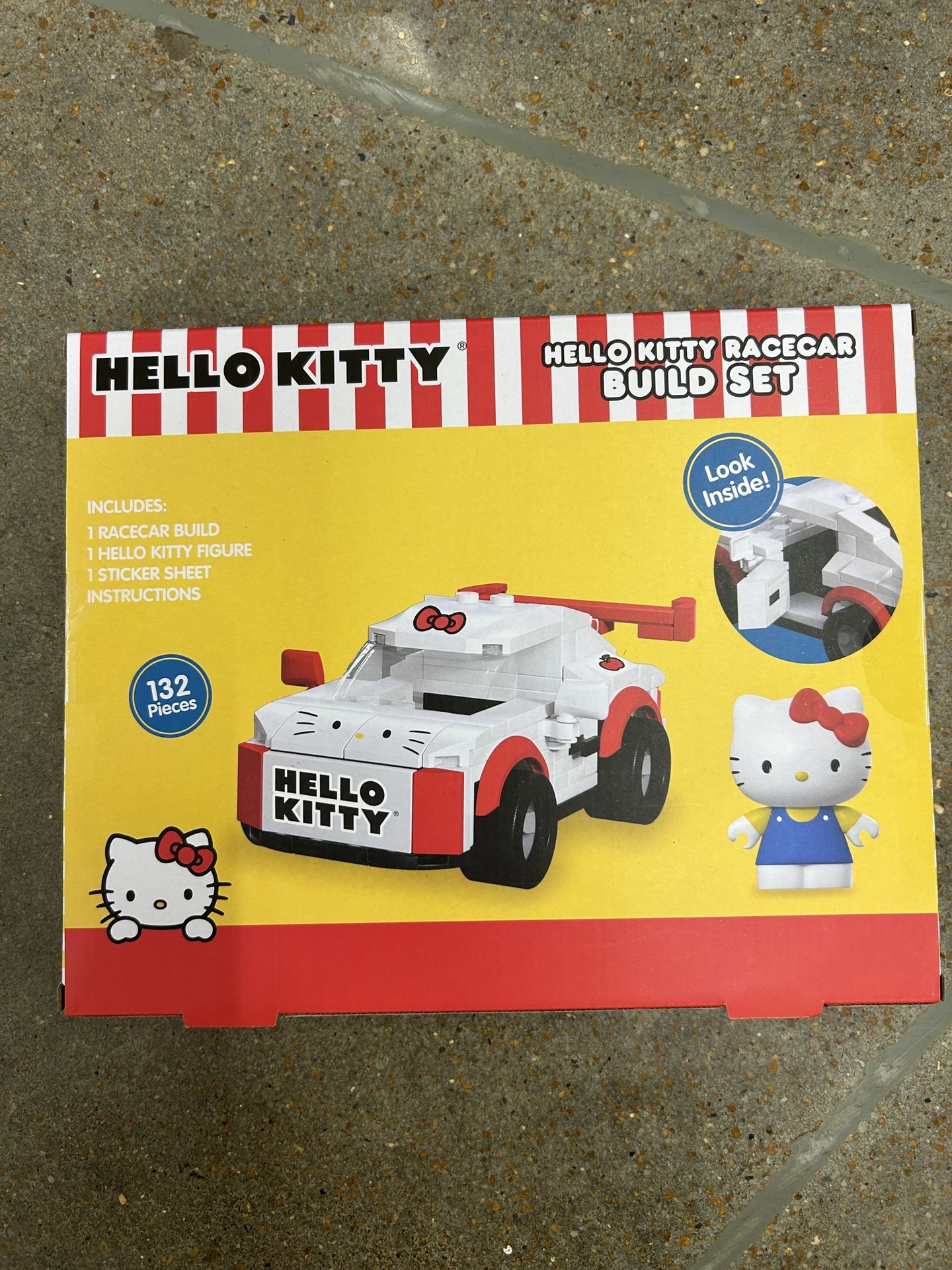 NWT Hello Kitty Racecar building set 