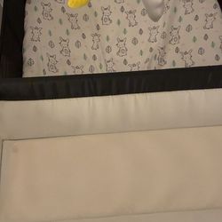 Baby Pack and Play Portable Crib – Excellent Condition