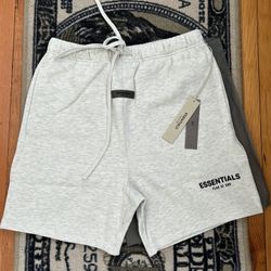Essentials Shorts 