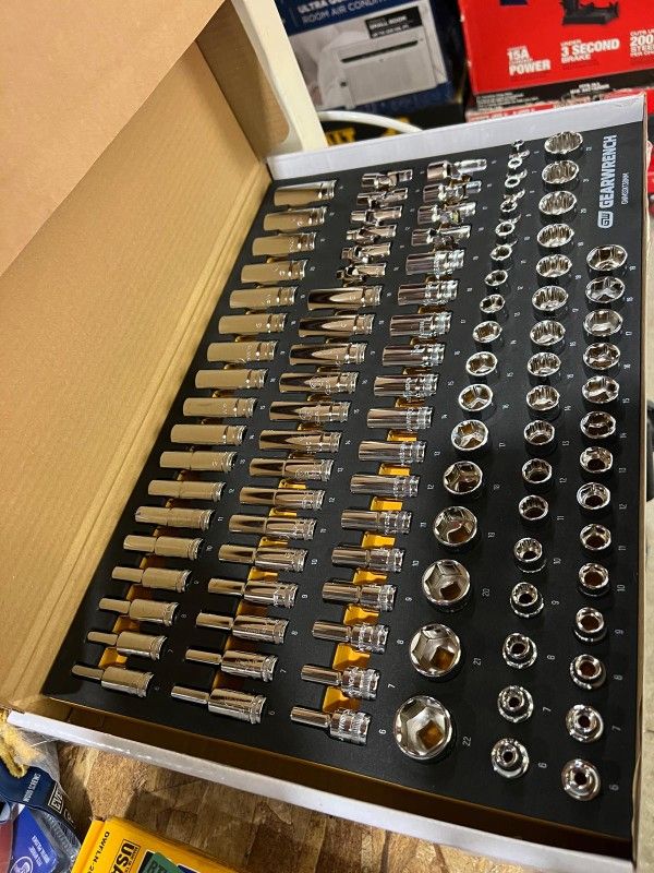 GEARWRENCH 3/8 DRIVE SOCKET $179