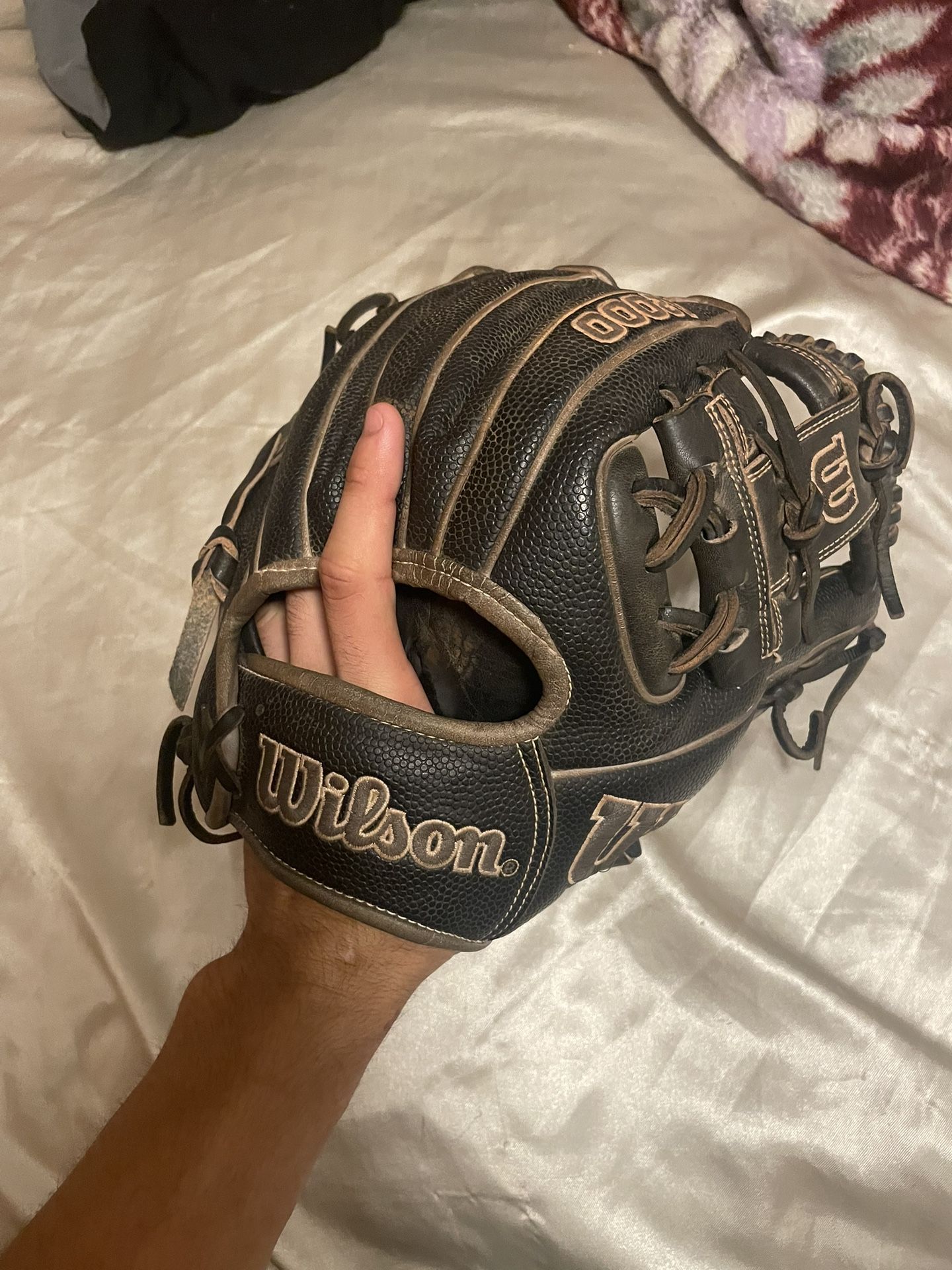 A2000 Baseball glove