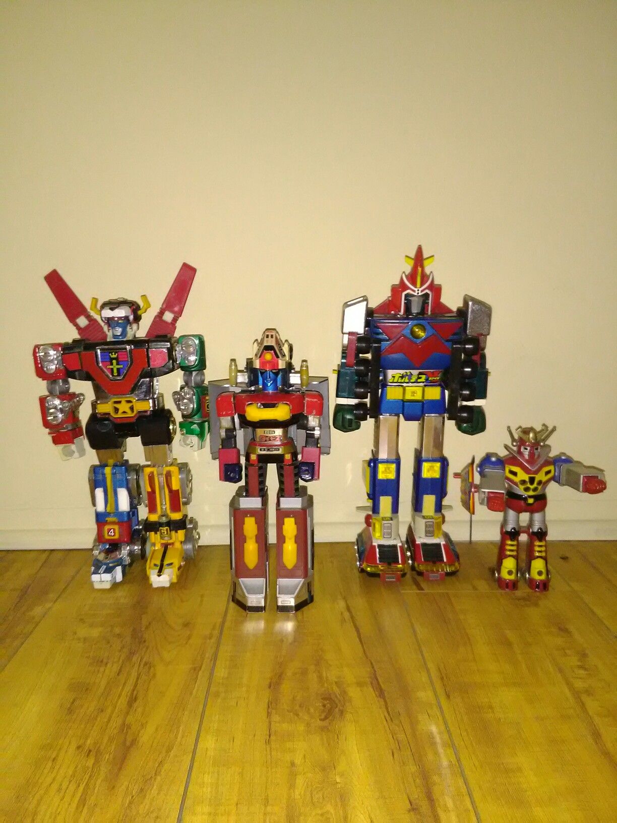 Vintage Tosho Daimos, GB-36 Beast King GoLion Voltron, Gasshin Sentai Mekanda Robo, Vavilos, Gundam DX MSIA RX-78 GP-01FB, & Chodenji Machine Voltes V