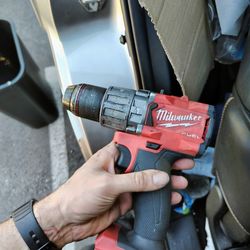 Milwaukee Hammer Drill M18