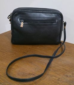 Vintage Gucci black Pebbled Leather Crossbody Bag