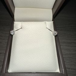 14k (A209) White Gold Diamond Dangle Earrings 