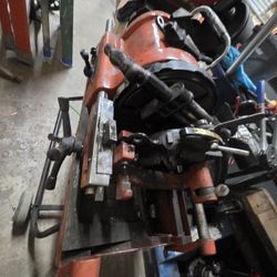 As-is 4in. Electric Pipe Threader with Wheel Kit