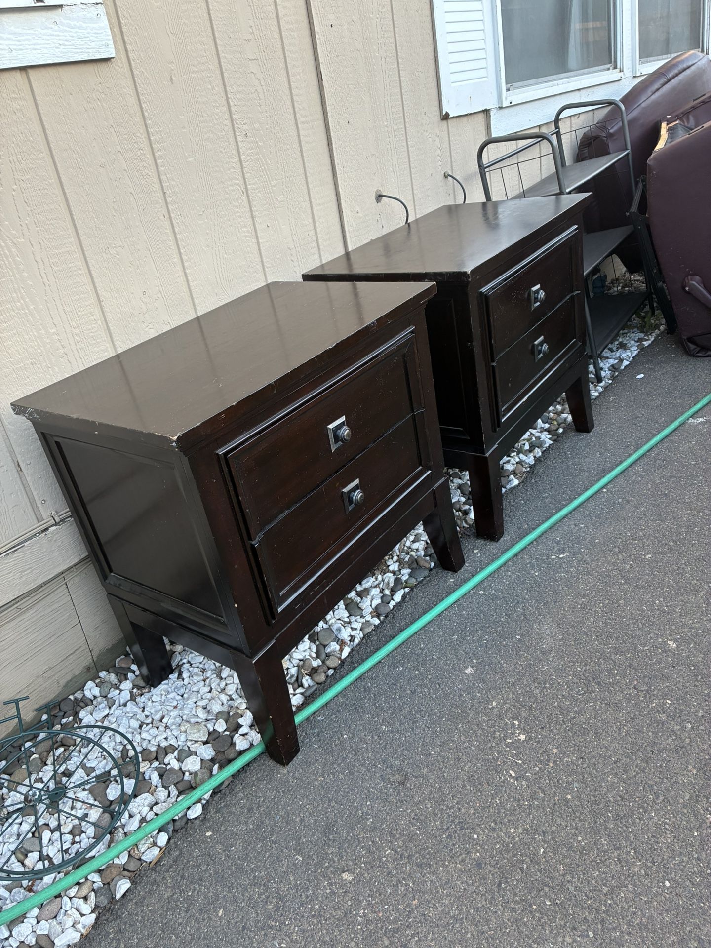 $$135-Set of 2 (son dos) heavy bedside tables made very sturdy, not in perfect condition, as they are used , but still lots of life left in them. You