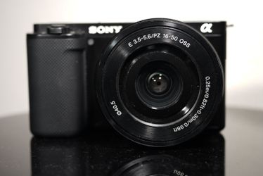 Sony zv-e10 camera body with kit lens