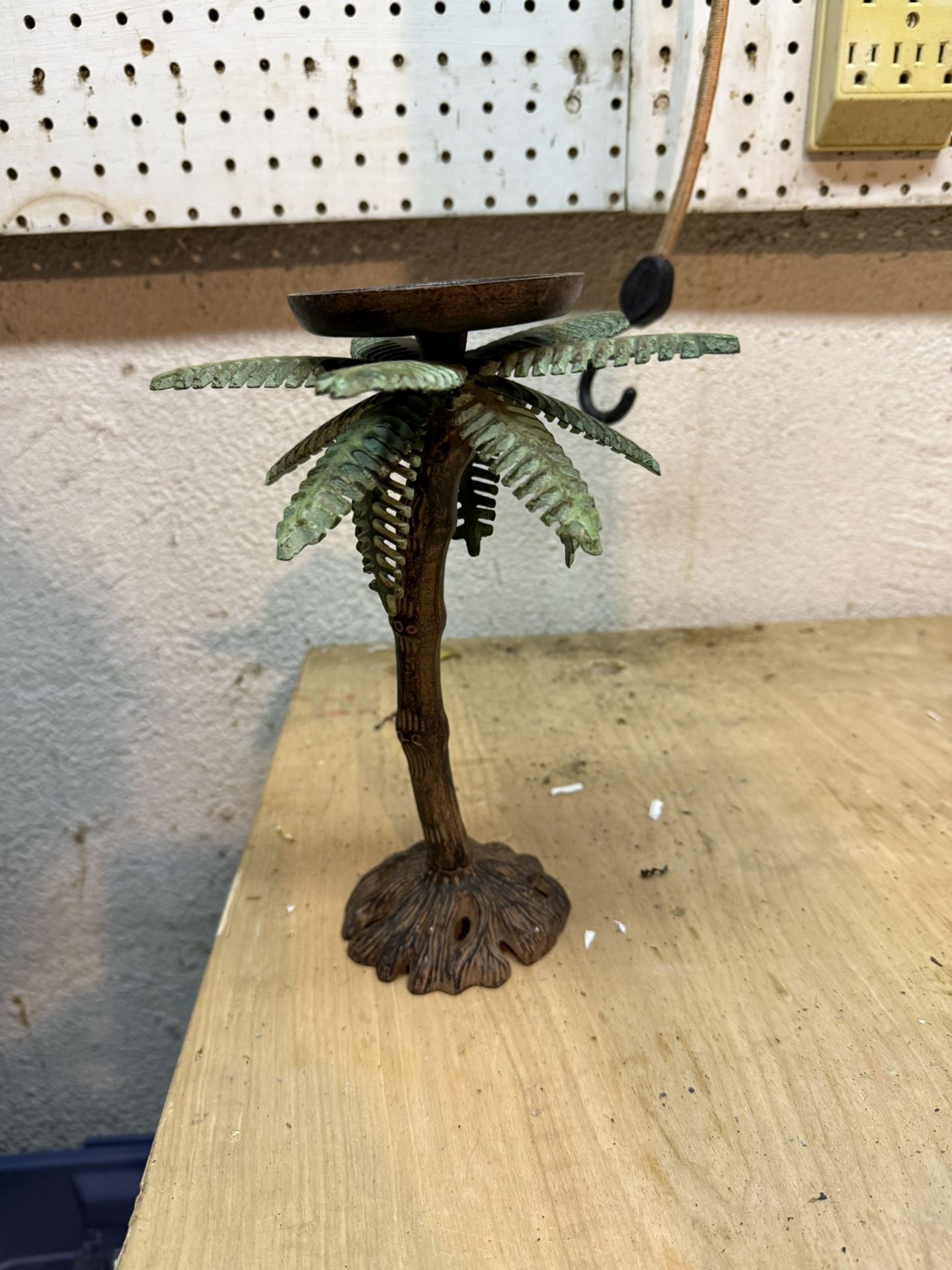 Metal palm