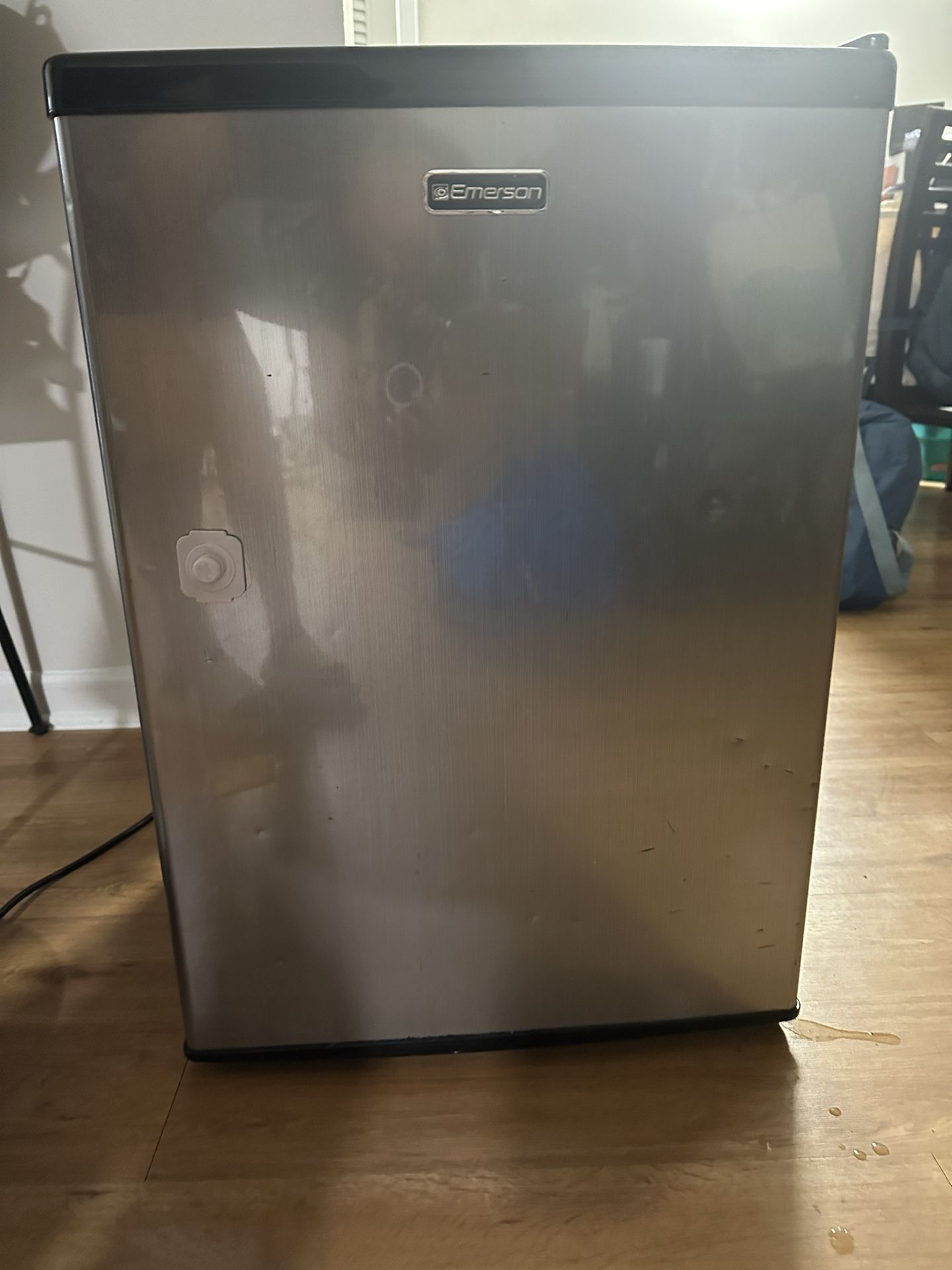 Mini fridge FREE for Sale in Miami Gardens, FL OfferUp