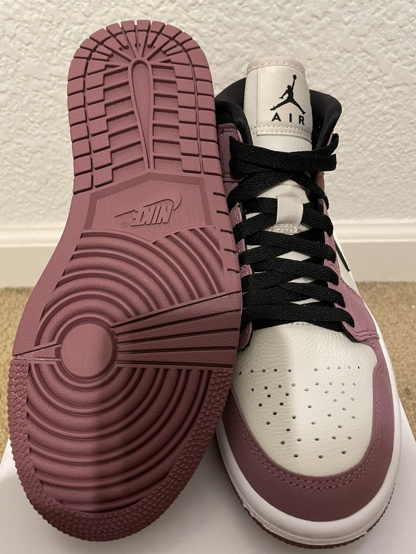 Air Jordan 1 Mulberry