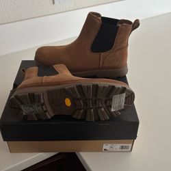 Brand New UGG M Premiere Chelsea Boots – Size 12 (Men’s)