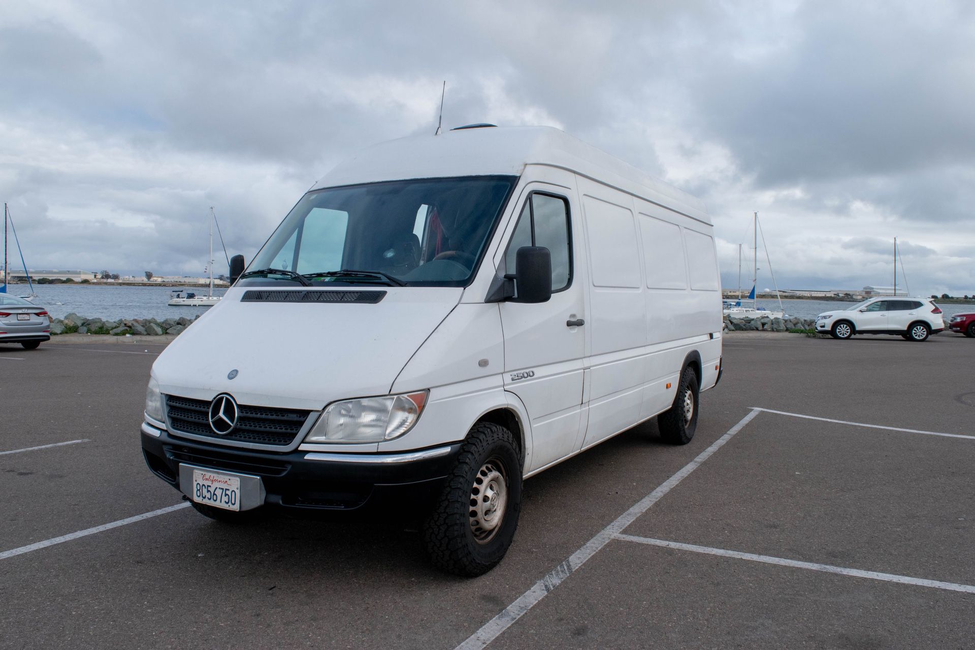 Photo Custom Sprinter Van Conversion