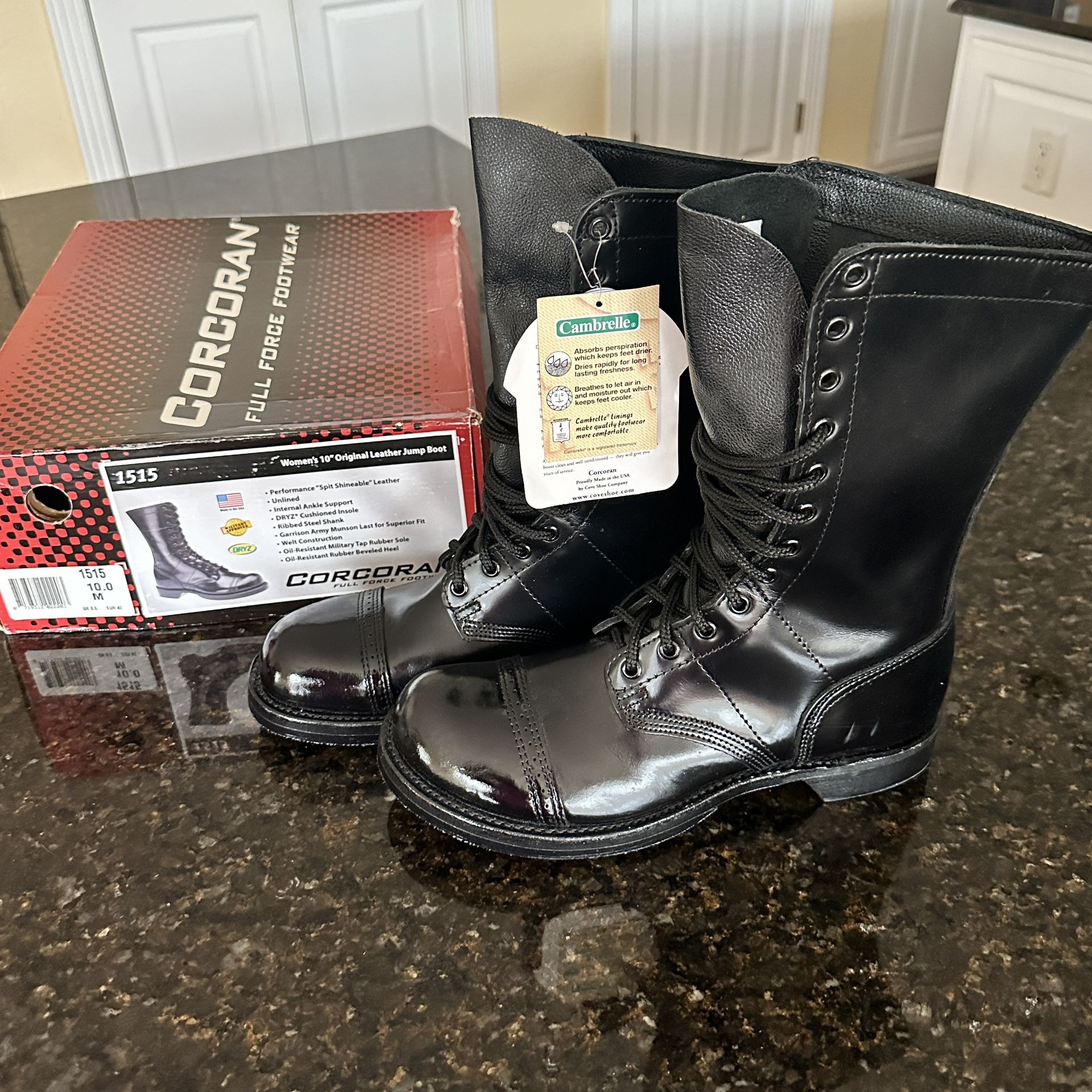 New in Box Women’s Corcoran Jump Boots