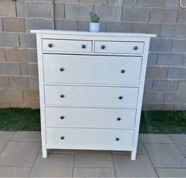 White Hemnes IKEA 6 drawer Dresser
