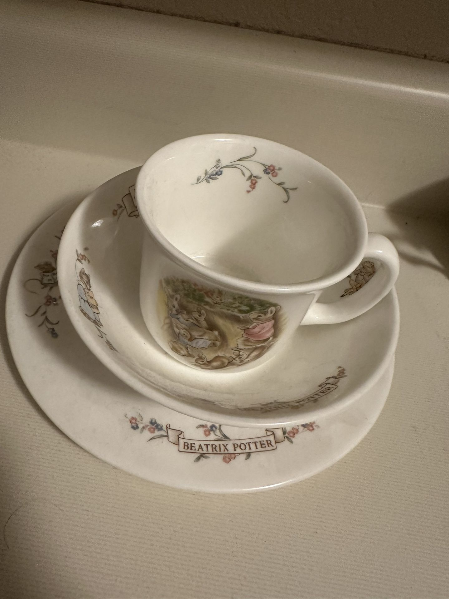 BEATRIX POTTER ROYAL ALBERT BONE CHINA CHILDS SET